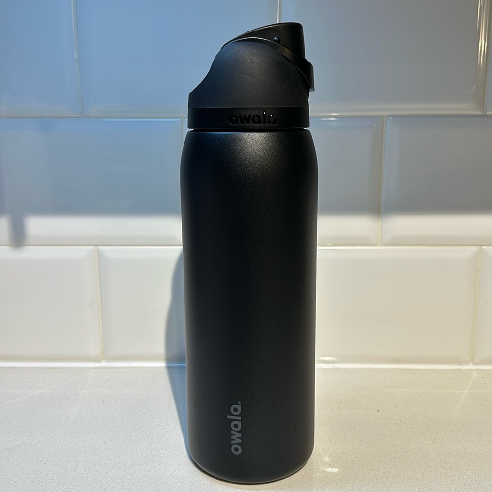 Owala FreeSip Insulated Stainless Steel Water Bottle 40oz